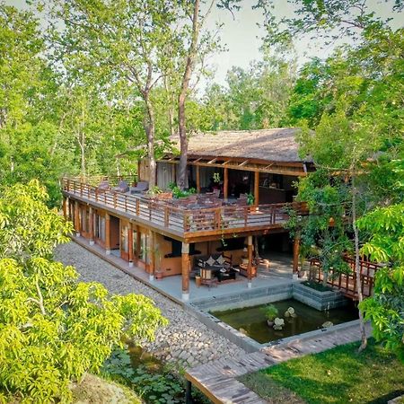 Miraaya Wellness And Golf Resort Chitwan Esterno foto