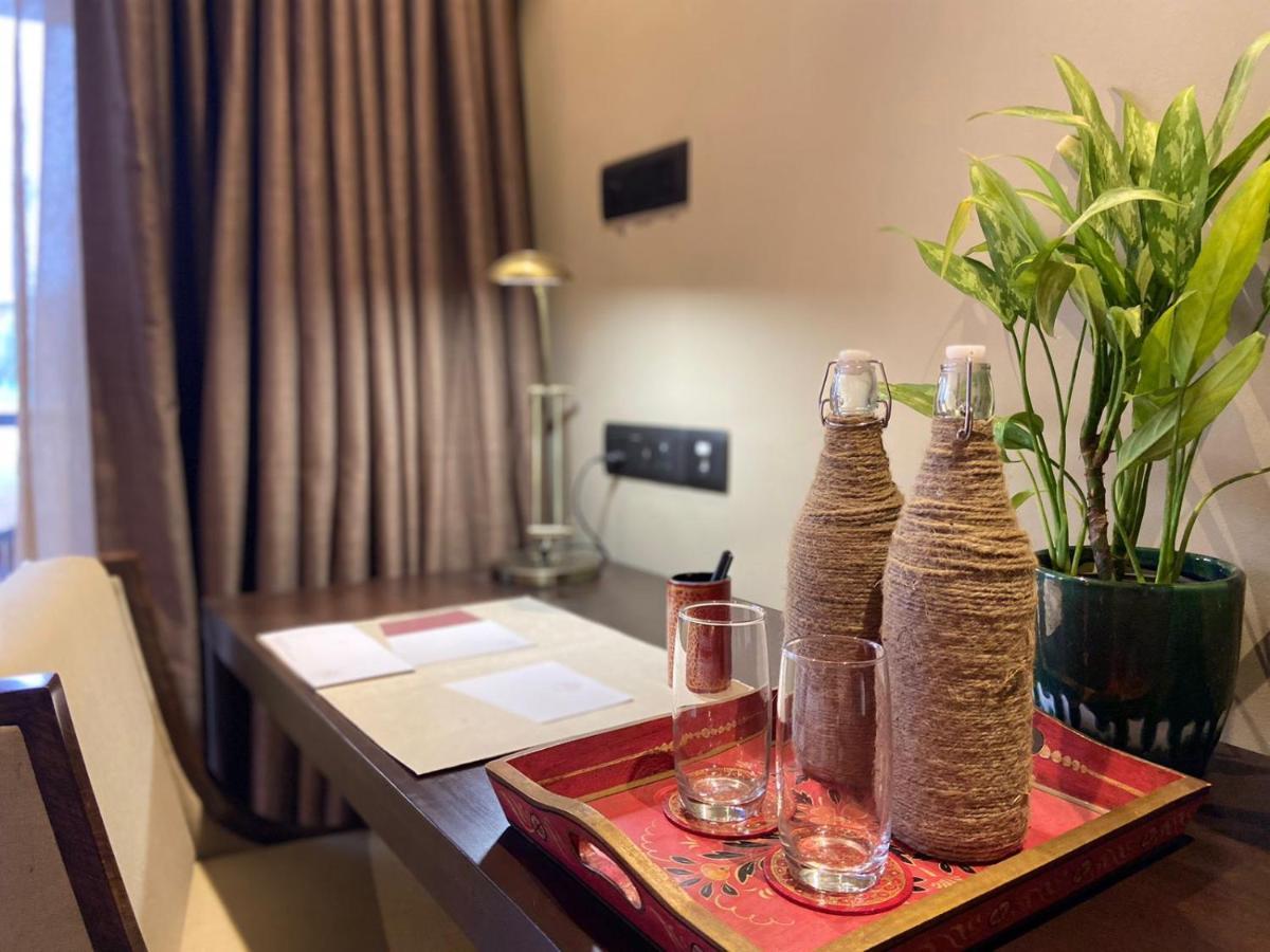 Miraaya Wellness And Golf Resort Chitwan Esterno foto