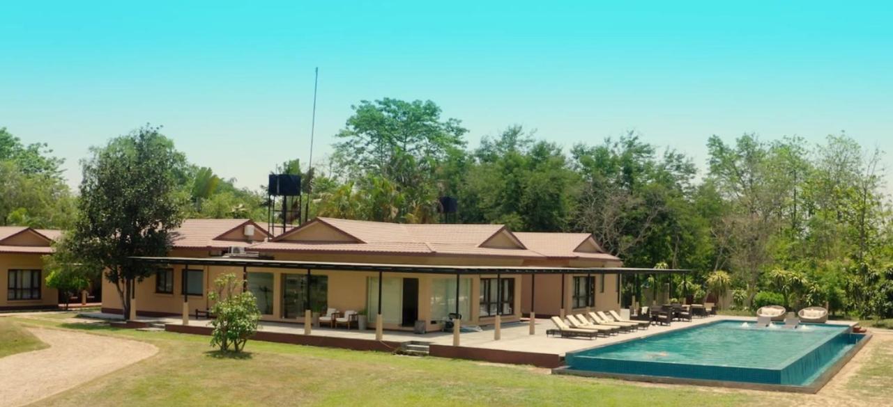 Miraaya Wellness And Golf Resort Chitwan Esterno foto