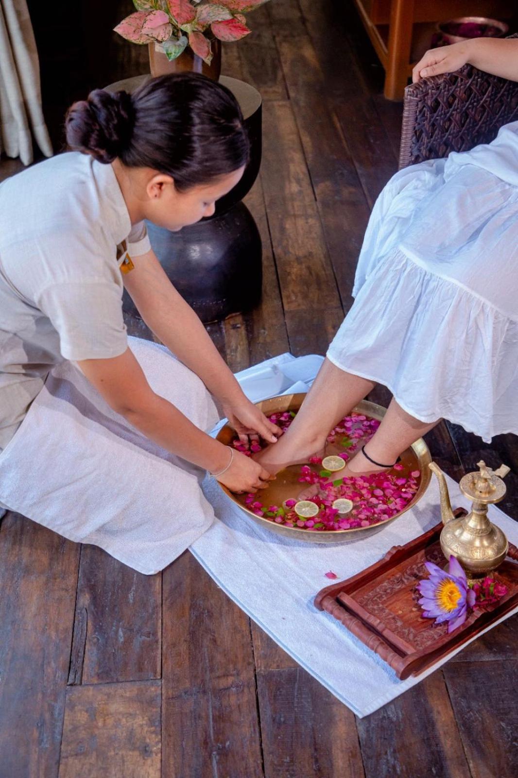 Miraaya Wellness And Golf Resort Chitwan Esterno foto