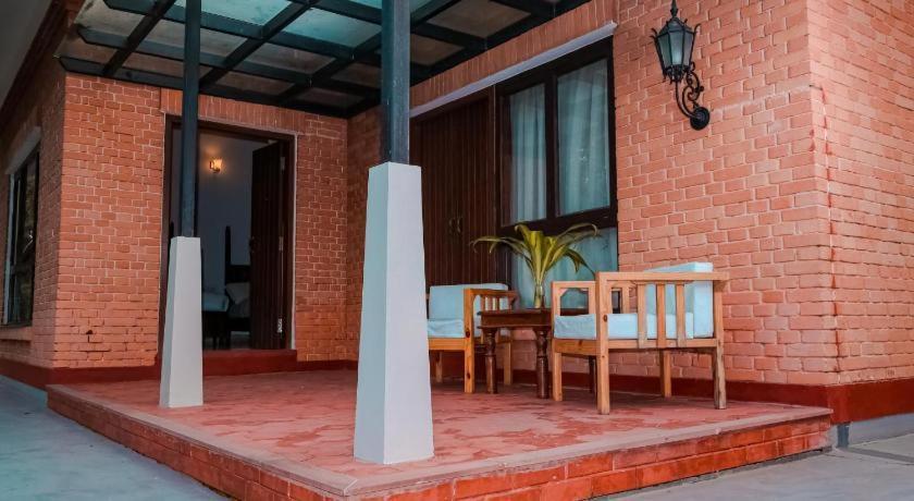 Miraaya Wellness And Golf Resort Chitwan Esterno foto