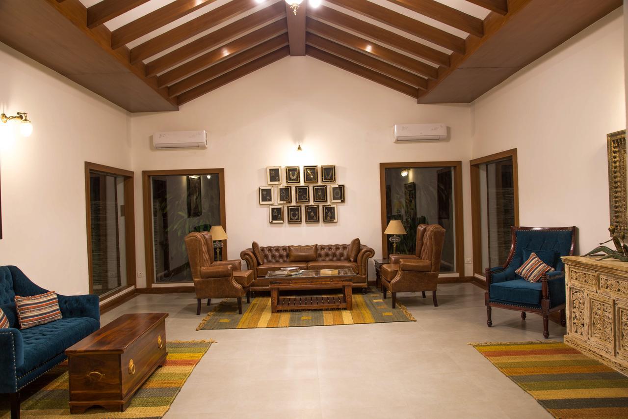 Miraaya Wellness And Golf Resort Chitwan Esterno foto