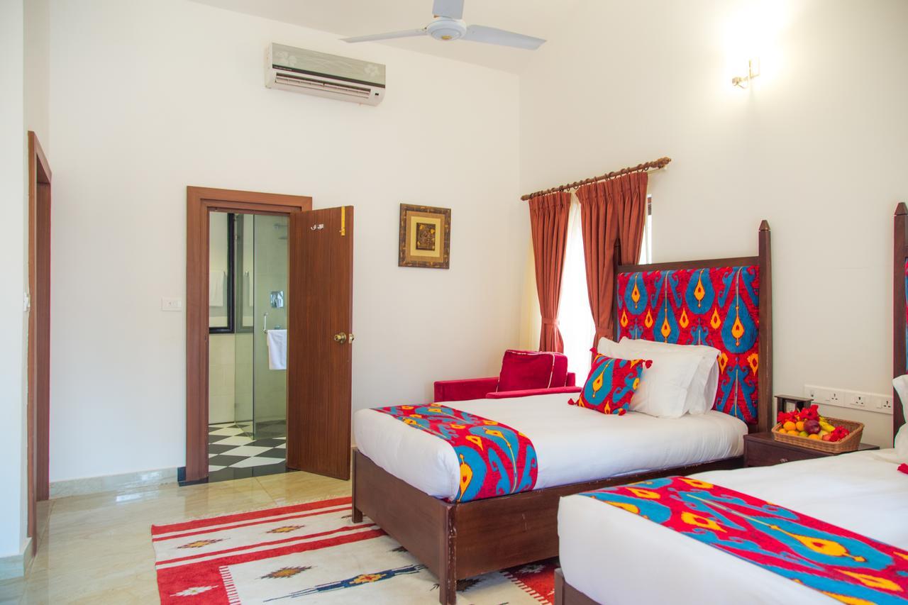 Miraaya Wellness And Golf Resort Chitwan Esterno foto