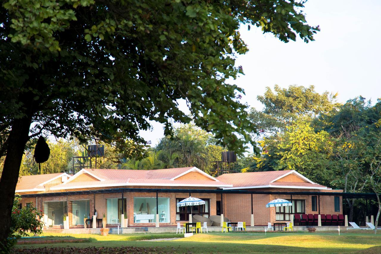 Miraaya Wellness And Golf Resort Chitwan Esterno foto