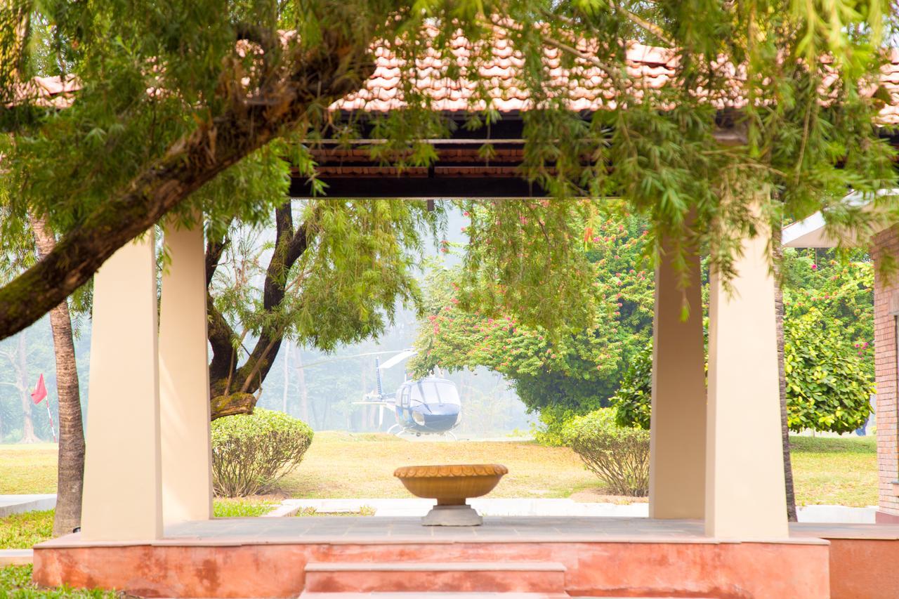 Miraaya Wellness And Golf Resort Chitwan Esterno foto