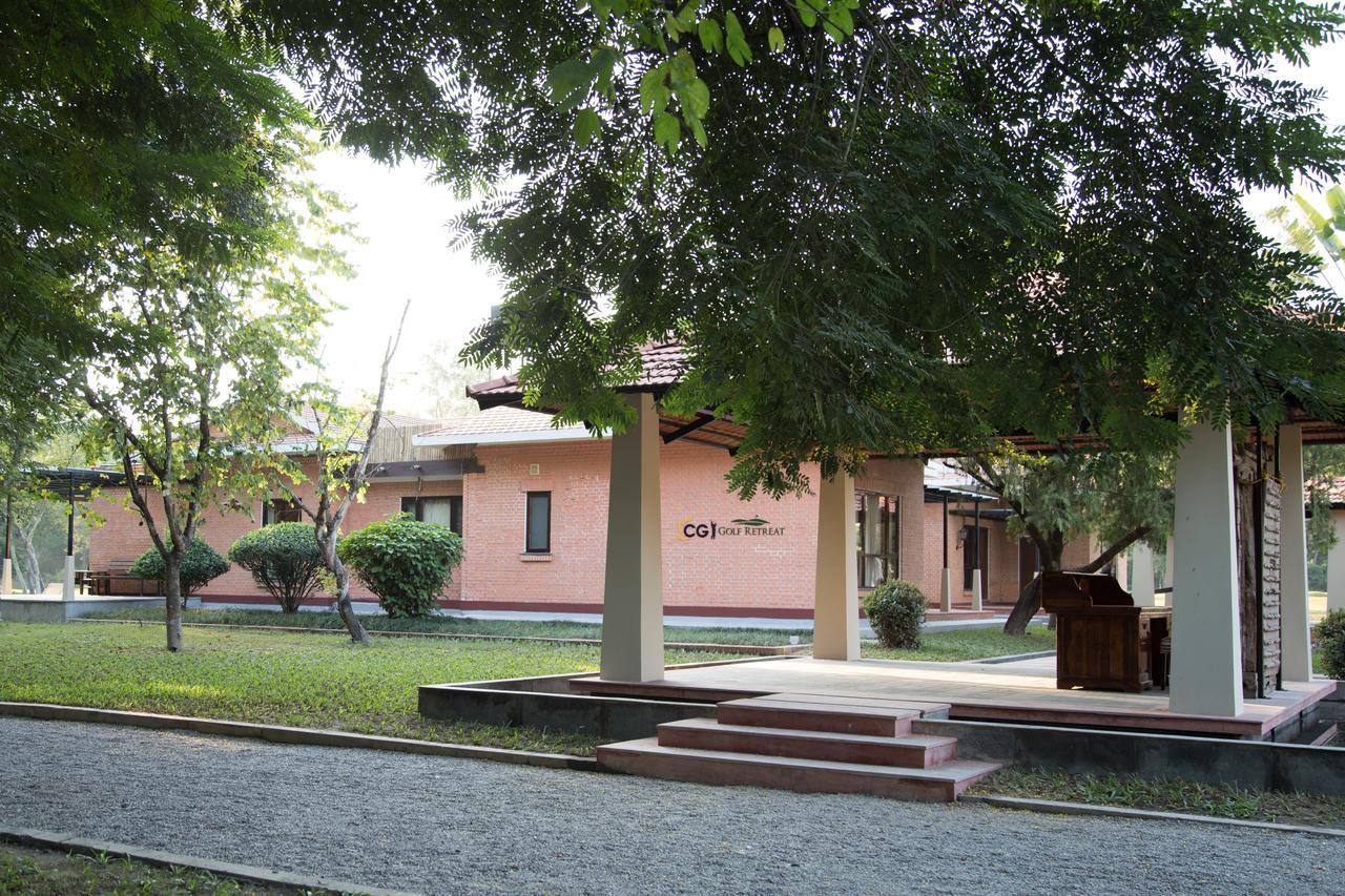 Miraaya Wellness And Golf Resort Chitwan Esterno foto