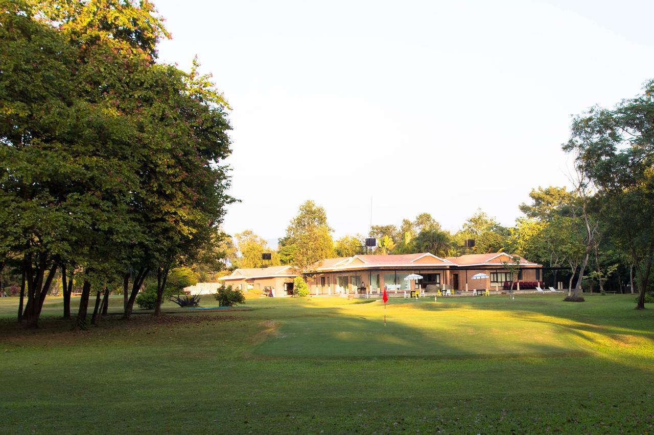 Miraaya Wellness And Golf Resort Chitwan Esterno foto