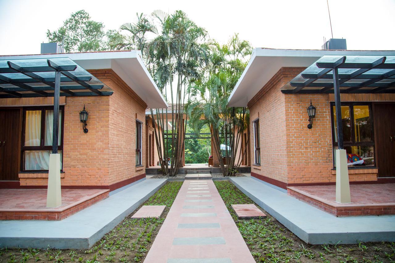 Miraaya Wellness And Golf Resort Chitwan Esterno foto