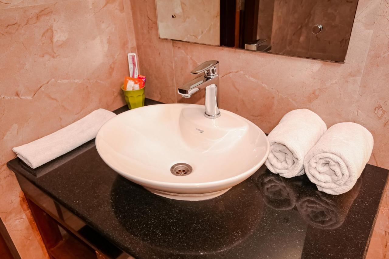 Miraaya Wellness And Golf Resort Chitwan Esterno foto