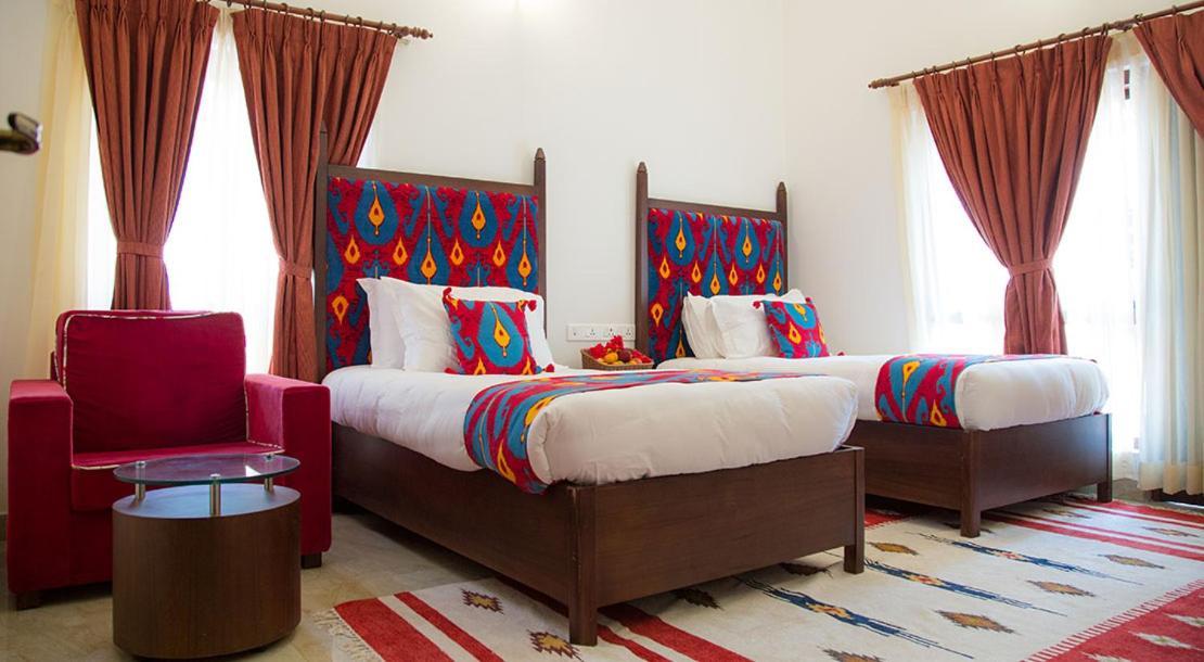 Miraaya Wellness And Golf Resort Chitwan Esterno foto