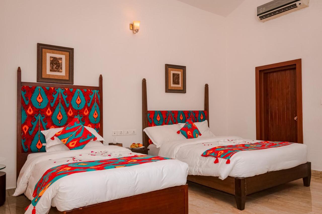 Miraaya Wellness And Golf Resort Chitwan Esterno foto