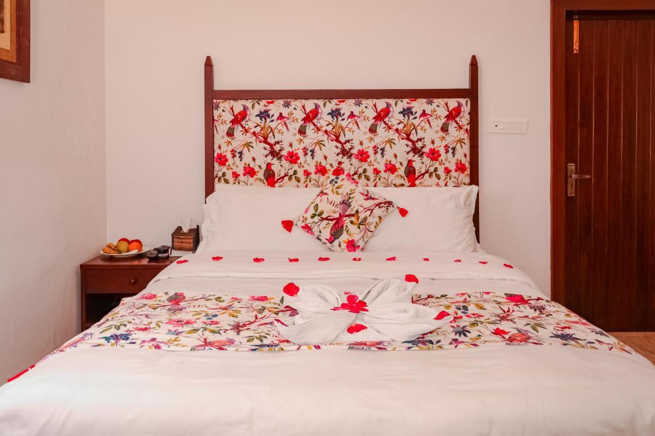 Miraaya Wellness And Golf Resort Chitwan Esterno foto
