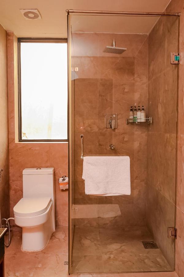 Miraaya Wellness And Golf Resort Chitwan Esterno foto