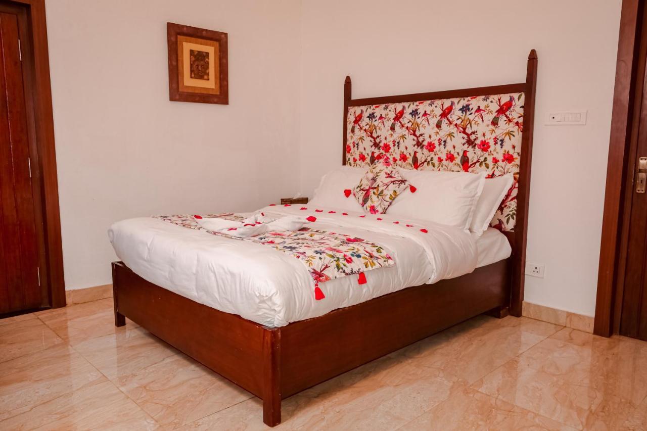 Miraaya Wellness And Golf Resort Chitwan Esterno foto
