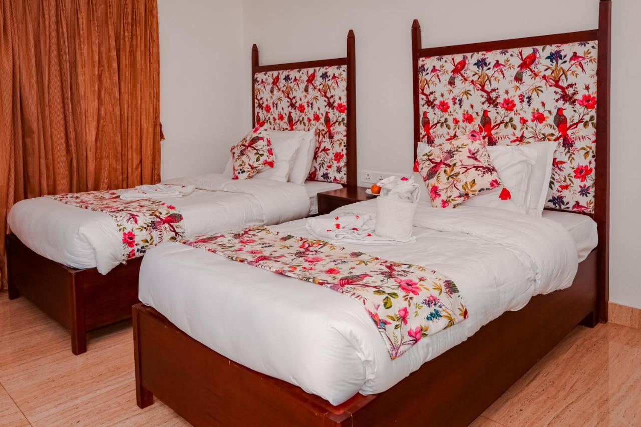 Miraaya Wellness And Golf Resort Chitwan Esterno foto